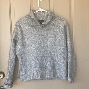 Banana Republic medium gray V-neck sweater. Cotton/wool